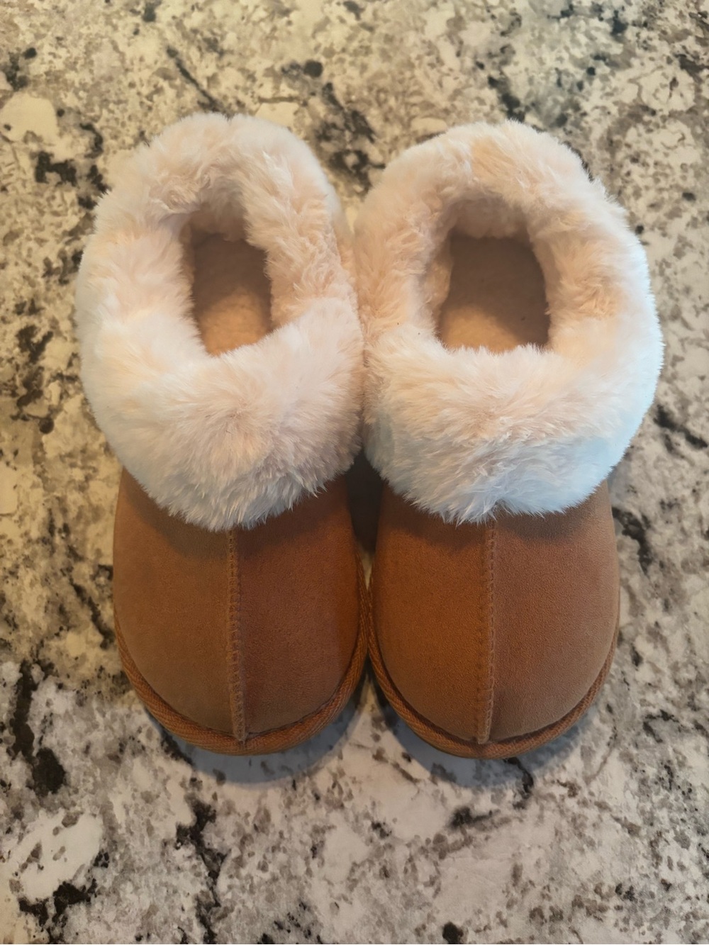 NWOT Wonder Nation Girls Faux Fur Slippers  Size 11–12